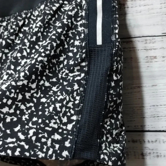 Under Armour Active Skirt Black White size S/M Performance Tennis Golf Active - Picture 3 of 7